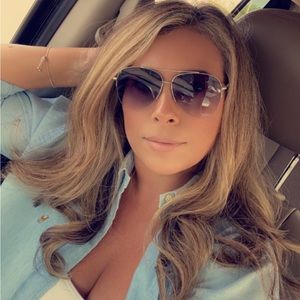 Meet your Posher, Elana